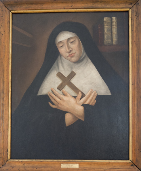 Painted portrait. Mary of the Incarnation with her nun clothes. Turned to the left, closed eyes. Wrist crossed, holding a cross on her heart.